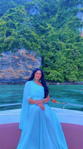 🩵👑 When the waters so blue 😍👌🏻👌🏻 Phi phi island was absolutely stunning gorgeous heaven on earth 😎💯✌🏻👑🩵#viral #foryou #fyp #thailand #phiphiisland