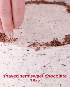 A timeless layer cake, inspired by one of our favorite ice cream flavors! For a showstopping look and the perfect balance of chocolate and vanilla flavors, we’ve added shaved chocolate to the cake batter and the marshmallow buttercream frosting. Get the recipe: https://www.bettycrocker.com/recipes/chocolate-chip-cake/6641b88c-4142-4ba3-8326-5f17a03ac005?utm_source=facebook&utm_medium=social_organic&utm_campaign=MSP_XX?&mktgimp=bccakemx | Betty Crocker