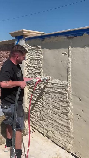 Applying Ecorend MR1 Monocouche One Coat Render - Portland Stone. Avai...