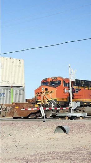 Watch This Freight Monster Power Through the Crossing #trainvideo #bnsf #railroad