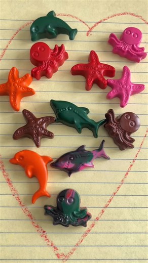 LaRetta Madsen | A fun way to re-use old crayons using your sealing wax molds 🖍️ 🥰 (although these crayons are only slightly used, it’s all I could find 😅)... | Instagram