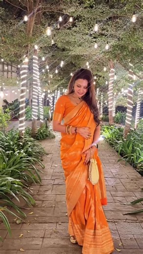 Megha Sidharth on Instagram: "A silk saree never asks for attention- it owns it 🥰 . . Silk saree, timeless tradition, Indian elegance,banaras silk,pure silk,Indian ethnic wear,festive wear,ethnic elegance,saree styling,wedding saree,Bangalore influencer,Bengaluru influencer,Bangalore,Bengaluru,Megha sidharth . . #silksaree #timelesstradition #indianelegance #sareestories #woveninheritage #sareelove #puesilksaree #bangaloreinfluencers #bengaluruinfluencers #bangalore #bengaluru #meghasidh