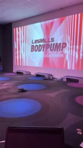 Le cours Body Pump “By My Friend” ? C’est un véritable concentré d’énergie ! 💥 Que vous soyez débutant(e) ou confirmé(e), ce cours est parfait pour tonifier, renforcer et sculpter votre corps en musique. 💪🎶 Avec des mouvements simples mais puissants, vous allez faire travailler tous vos muscles, améliorer votre endurance et repartir avec une énergie débordante ! 🚀 Rejoignez-nous pour vivre l’expérience Body Pump, un cours super dynamique, fun et efficace ! 🔥 #BodyPump #Olympe#RenforcementMu