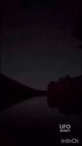 Multiple bright UAP filmed on 7th December 2025 at approx 1am near Somerset Dam, Brisbane, Queensland, Australia 🇦🇺 Watch as objects go dark, then reappear again somewhere else in the sky as a point of light. The objects were doing this for at least an hour. Shout out and thanks to @callum.s03 for sending in 👌🏻 Do YOU have interesting footage you’d like to share? If so, please DM us the footage along with the location and date. UFO / Aliens Prints ufosecrecy.etsy.com #ufo #ufos #ovni #ovnis 