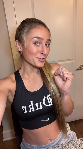 why did my ear move like that😭