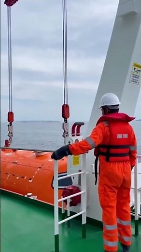the correct way to lower lifeboats at sea #maritime #tutorial