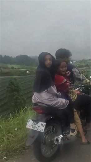 KoMen @Perjalanan Pulang dari Nepal Van Java