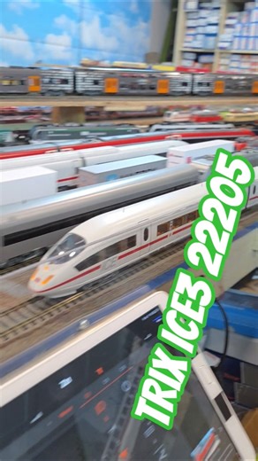 Modelleisenbahn H0 Trainspotting Trix ICE3 22205 #moba #modelrailroad #h0scale #shorts #dcc #züge