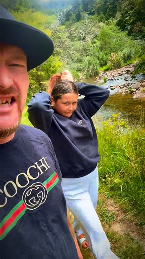 Franz Oliver Lindsay on Instagram: "Out looking for fresh water crays"