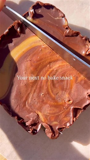 Bec Armour | Wellness With Groove on Instagram: "Chocolate PB FUDGE! It’s soooooooo good! I had to bring this one back! Because well chocolate and pb are just a match made in heaven! 🍫🍫🍫🍫 Simply combine 1 cup of peanut butter with 1/4 cup of maple and 1/4 cup of coconut oil. Transfer to a lined container. Place in freezer for 15 minutes. Add 1/2 cup melted dark chocolate with 1/2 cup peanut butter. Mix to combine. Pour over base and swirl to combine. Return to freezer for 3 hours or until se