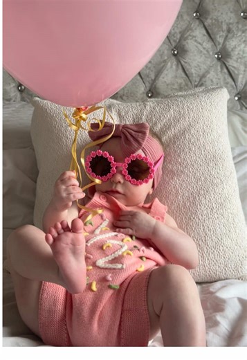 More cute moments captured when Emily reached her 6 month milestone. Sprinkle of inspiration for all the mums patiently waiting to celebrate their own little ones special milestones, your moment is coming. @Louise210_ #newmum #6month #mumtobe #maternity #milestone