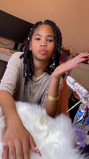 Doing my daughter’s nails 💅🏼 #nails #christmas #mommydaughter #nailtech