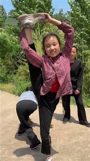 Insane Flexibility & Kung Fu Skills Across Generations! 👵👩👧