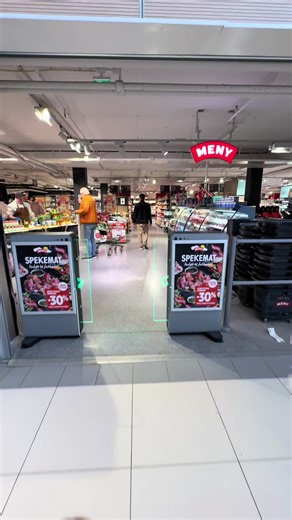 #Meny #fy #pizza 🍕 Smaksprøver hos Meny Kolsås! 🍕 Kom innom og smak på ulike pizza-varianter i dag! Vi byr på flere spennende smaker, fra klassiske favoritter til nye kombinasjoner. Velkommen til en hyggelig smaksopplevelse hos Meny Kolsås 😊