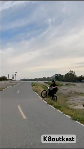 Nobody hurt😅🤕#surron #wheelie #dirtbike #crash #emoto #bikelife #supermoto #surronster