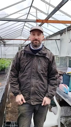Rosemeade Nurseries on Instagram: "A quick look at how we work a basic splice graft. We use this method on Magnolias, Quercus, Crataegus, and Malus. #rosemeadeplants #propagation #magnolia #grafting #splice"