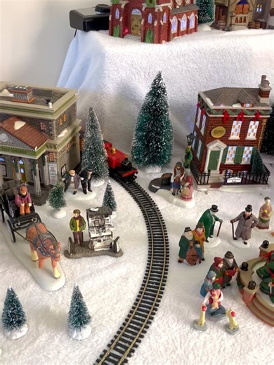 Imogen Gully on Instagram: "been out doing fun stuff but just in case you wanted to see my Christmas! 🎄"