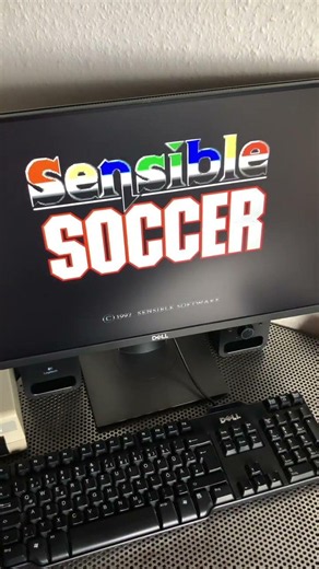 Diskette einlegen. Spiel startet. Fertig.