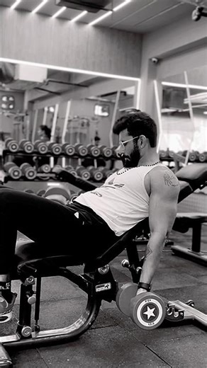 Incline Bicep Curls = Maximum stretch = Maximum growth 💪🔥#ytshorts #gymshorts #motivation #biceps