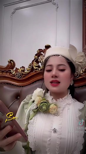 Lớp 5B Chăm Ngoan và Học Giỏi Cùng Cô