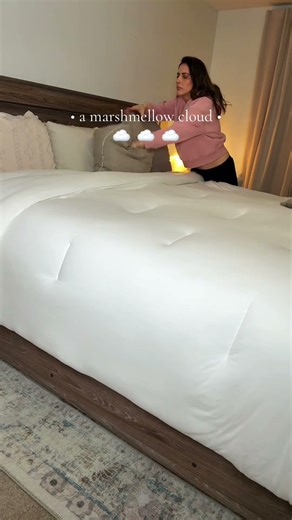 Double stuffed for that ultra fluff ☁️ comforter has a down alternative that doesn’t clump in the