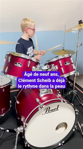 Du haut de ses neufs ans, Clément Scheib, de Hunspach dans le Bas-Rhin, a déjà tout d'un futur grand batteur : le rythme, la prestance et même plusieurs concerts derrière lui. Malgré son jeune âge, il projette son avenir dans le milieu de la musique et rêve de pouvoir un jour se produire dans les plus grandes salles de concert du monde entier. #musique #batterie
