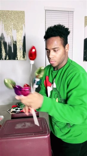 Twilight part 15 🌗😍👬get to work for Christmas stuff or get a Christmas tree🎄and stars🌟