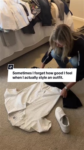 There are days I tell myself it’s “not that serious.” That comfort is the goal. That I’ll try tomorrow. And then I put on an outfit that actually feels like me — and suddenly my posture changes, my mood lifts, and the day feels lighter. Style isn’t about doing the most. It’s about choosing pieces that support how you want to show up. ✨ This is why getting dressed is part of the ritual, not the chore. Save this for the days you need the reminder.