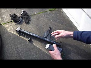 How to use a Mercedes jack for W202