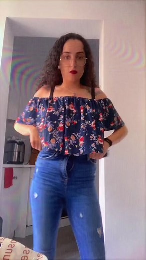 her jeans are Unzipped #jeans #girls #jeanszipper #zipperopen #sexy #cute #hot