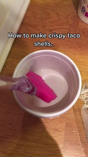 How to make crispy taco shells #fyp #foryourpage #quickrecipes #food #rainingtacos #tacos #foodvideos #over30 #mumlife