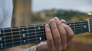 😱 Você tem o sonho de aprender a tocar Violão desde o Absoluto Zero até o Avançado, com uma didática totalmente gradual e passo a passo? 🔥 Venha conhecer o curso de Violão do Zero ao Avançado que já ajudou mais de 3.500 alunos a aprenderem e dominarem o Violão de uma vez por todas! ⬇️ Clique em "Saiba Mais" e Descubra Como ⬇️ | Rafael Alves