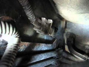 CITROEN XSARA PICASSO ABS SENSOR FITTING.mp4