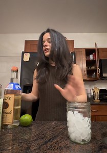 How to Make a Moscow Mule in a Mason Jar