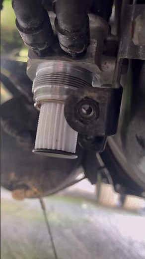 #freightliner #cascadia #dd15 #dpf #repair #detroit #diesel DEF Pump Filter