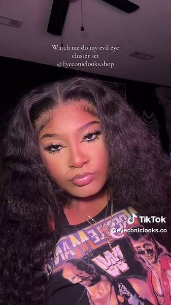 Eyeconic Looks: Lash Clusters for Stunning Eyes