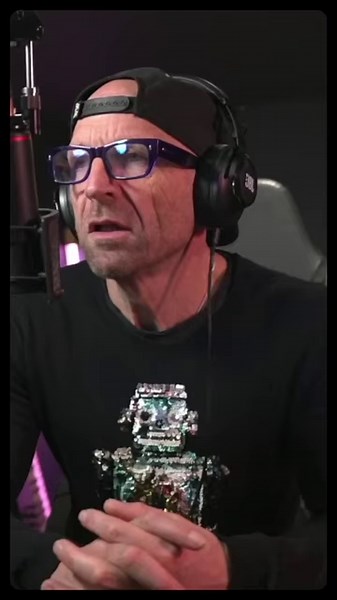 4.7K views |  Meet Portalgraph: the VR projector that brings immersive 3D experiences to any surface! ✨ Transform your space into a virtual world in seconds. Hear all about it on the latest Gadget Show Podcast. ️ Listen now! #Portalgraph #GadgetShowPodcast | The Gadget Show | Facebook