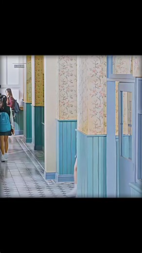 MD 모저🇰🇷 on Instagram: "...日本利用压电瓷砖将脚步转化为电能。这些瓷砖捕捉来自你脚步的动能。当你行走时,你的重量和动作会对瓷砖产生压力。 瓷砖会轻微弯曲,从而产生机械应力。瓷砖内部的压电材料将这种应力转化为电能。每一步都会产生少量电荷,而数百万步结合在一起就能产生足够的电力来驱动 LED灯、数字显示屏和传感器。在像涩谷车站这样繁忙的地方,每天大约有240万个脚步为这一系统作出贡献。这些电能可以被储存或立即使用,从而减少对传统电力来源的依赖,并支持可持续的城市基础设施。这种方法将日常运动转化为实用的可再生能源#日本#知识#事实 #你知道吗 #推荐#科技#创新#历史 #技术 #实验 #热门日本利用压电瓷砖将脚步转化为电能种应力转化为电能。每一步都会产生少量电荷,而数百万步结合在一起就能产生足够的电力来驱动 LED 灯、数字显示屏和传感器。在像涩谷车站这样繁忙的地方,每天大约有240万个脚步为这一系统作出贡献。 这些电能可以被储存或立即使用,从而减少对传统电力来源的依赖,并支持可持续的城市基础设施。这种方法将日常运 See translation器。仕澀谷站寺等擁