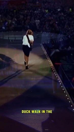 Come on a duck walk with me ⚡🔥 #angusyoung #duckwalk #acdc #acdcconcert