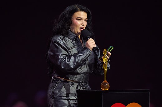 Popular singer announces first string of shows since performance hiatus