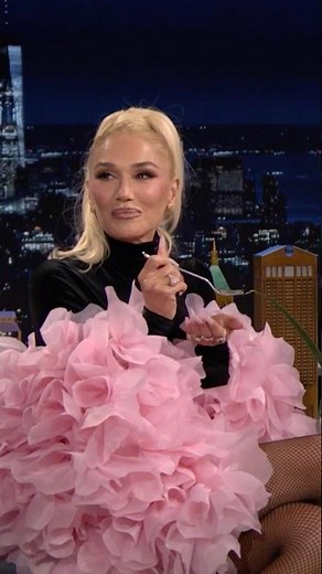 #BlakeShelton introduced #GwenStefani to their new holiday tradition of making a timpano dome!