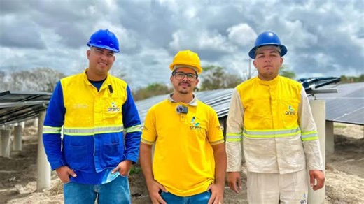 ARENA SOLUTIONS on Instagram: "💡☀️ Cuidar dos seus painéis solares é garantir mais energia, mais economia e mais eficiência! Na Arena Solutions, contamos com equipe especializada e equipamentos profissionais para deixar sua placa solar limpa, segura e rendendo o máximo. ⚡✨ #Arenasolutions #energiasolar #limpezadeplacasolar"