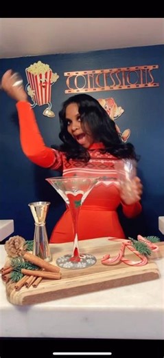 Chocolate Peppermint Martini #cocktailtime #christmascocktails #cheers