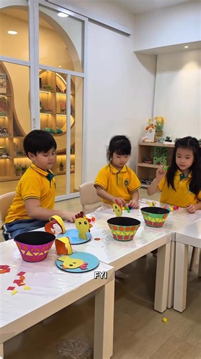 𝐓𝐡𝐫𝐞𝐞 𝐜𝐨𝐨𝐥 𝐨𝐜𝐜𝐮𝐩𝐚𝐭𝐢𝐨𝐧𝐬, 𝐢𝐧𝐟𝐥𝐮𝐞𝐧𝐜𝐞𝐫, 𝐩𝐢𝐥𝐨𝐭, 𝐚𝐧𝐝 𝐂𝐑𝐀𝐅𝐓𝐄𝐑👀 At MY Craft Studio, kids learn to express themselves, stay curious, and grow inside a safe, guided creative space through three classes, Multicultural Craft Course (MCC), Nursery Art Course (NAC), and Craftessori Sensory Play (CSP). Each class supports hands on learning, creativity, and confidence building from an early age! Kids also get opportunities for scholarships and study abroad, where bi