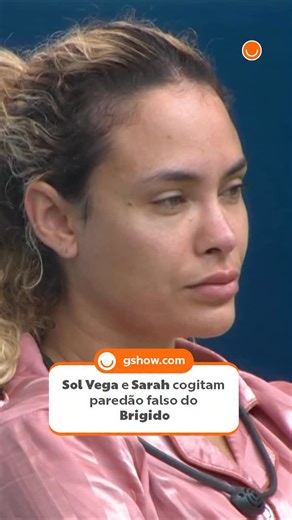 #BBB26 🏡 O discurso do Tadeu Schmidt alugou um triplex na cabeça da Sarah e da Sol Vega 🤯 As duas cogitam Paredão falso do Brigido! #RedeBBB | gshow