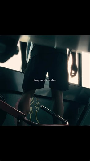 ᴀᴅʜɪᴛʜʏᴀɴ sʜɪsᴀɴ on Instagram: "Avoid this tricep exercise ⬇️ • This might be shocking and I might be hurting many by revealing this • ⁠It’s the DUMBBELL TRICEP KICKBACK • ⁠REASONS • ⁠Zero tension while the triceps are in the most stretched position • ⁠Not as effective as other exercises • ⁠But they are not useless it’s just that they give less progress compared to its alternatives • #believeinyourself #gymmotivation #workoutmotivation #gymrat #fypシ #trendingreels #trendingreels #explorepage"