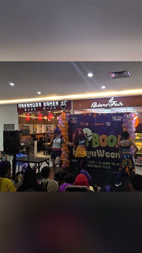 Huntrix at Lucky Gold KPOP DEMON HUNTERS How Its Done 1 #kpop #kpopdemonhunters #huntrix #icon