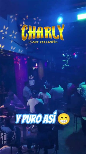 Poniendo el ambiente en el Salón 21 😁🎹