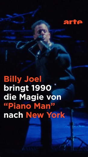 Billy Joel mit seinem Heimspiel im New York Yankee Stadium🏟️⚾: 1990 performte der “Piano Man” dort seine größten Hits vor Tausenden von Fans. 🎹 Es entstand ein Konzert, dessen unglaubliche Atmosphäre auch Jahrzehnte später noch spürbar ist: arte.tv/videos/127494-000-A/ | ARTE Concert