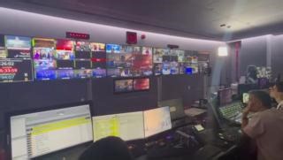 Al Arabiya takes #USElections2024 coverage to new heights with Vizrt-powered visuals! With Robycam, two large cranes with stYpe tracking, and Unreal-rendered environments overlaid with Viz Engine graphics, they’re delivering an immersive experience like never before. Dual redundancy setups with five Viz Engines and seamless control with Viz Arc and Viz Pilot for templated newsroom graphics ensure unmatched reliability: https://ow.ly/SWUi50U0VX3 #VoteViz #USElection2024 #AlArabiya #VizArc #VizPil